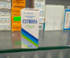 Dung dịch nhỏ mắt vô trùng