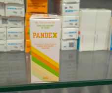 Thuốc nhỏ mắt trị viêm giác mạc